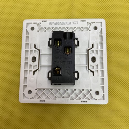 Bộ công tắc đơn 2 chiều 10AX, 250V màu vàng